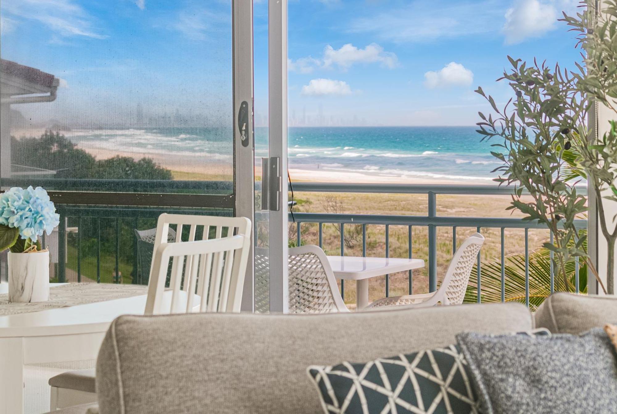 Oceanside Resort - Absolute Beachfront Apartments Gold Coast Exterior foto