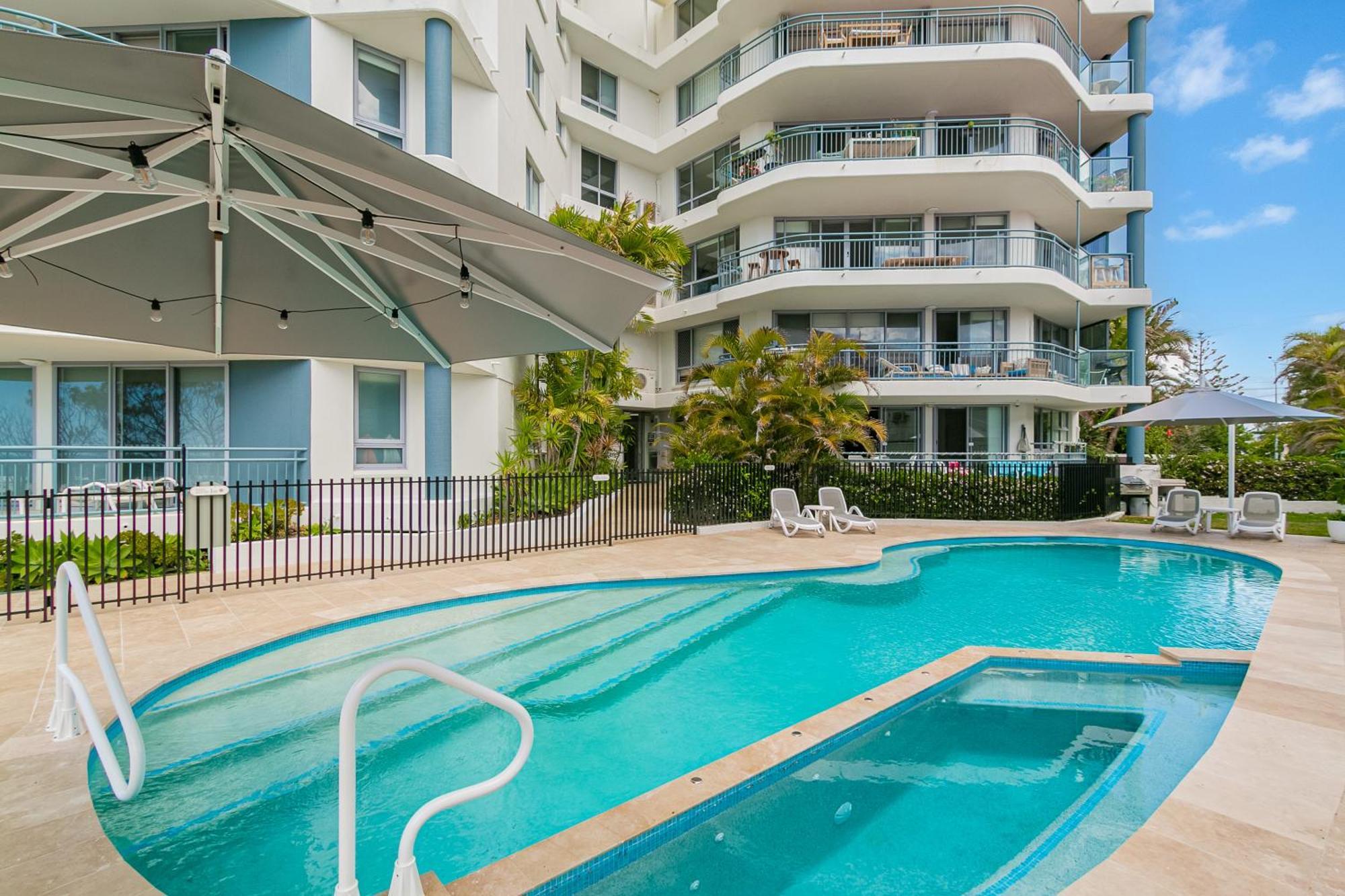 Oceanside Resort - Absolute Beachfront Apartments Gold Coast Exterior foto