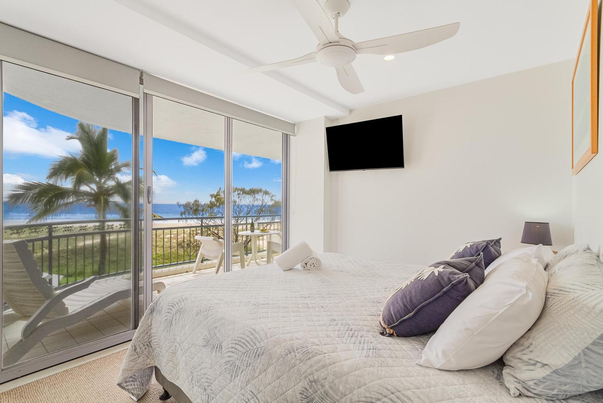 Oceanside Resort - Absolute Beachfront Apartments Gold Coast Exterior foto