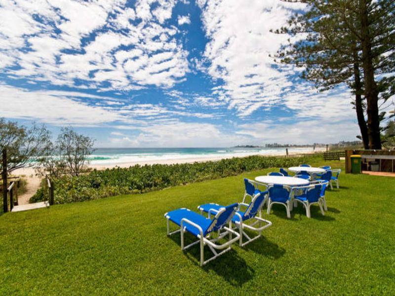 Oceanside Resort - Absolute Beachfront Apartments Gold Coast Exterior foto