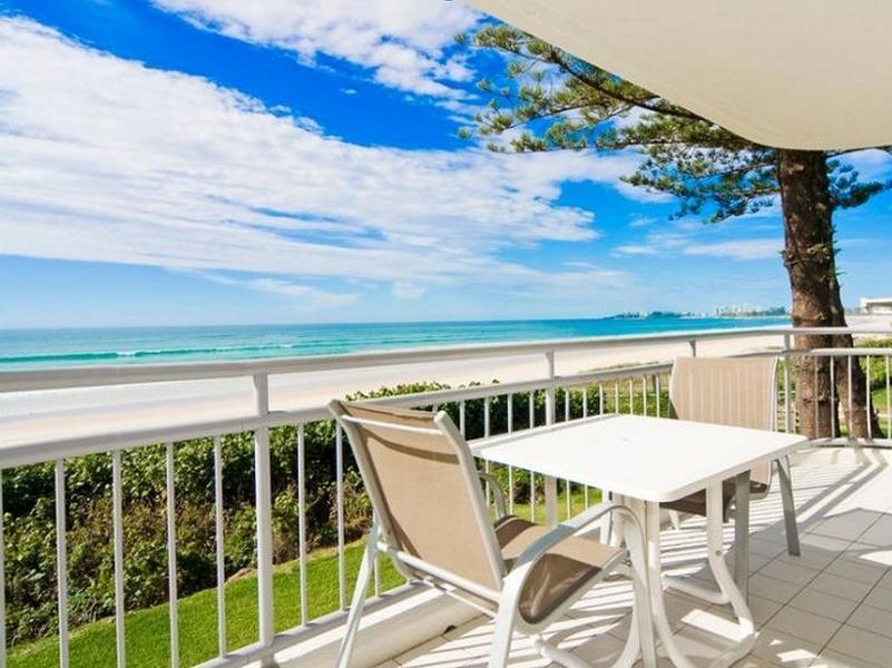 Oceanside Resort - Absolute Beachfront Apartments Gold Coast Exterior foto