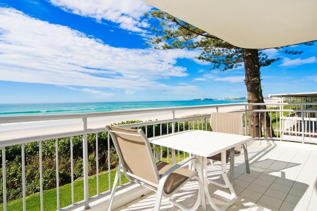Oceanside Resort - Absolute Beachfront Apartments Gold Coast Exterior foto