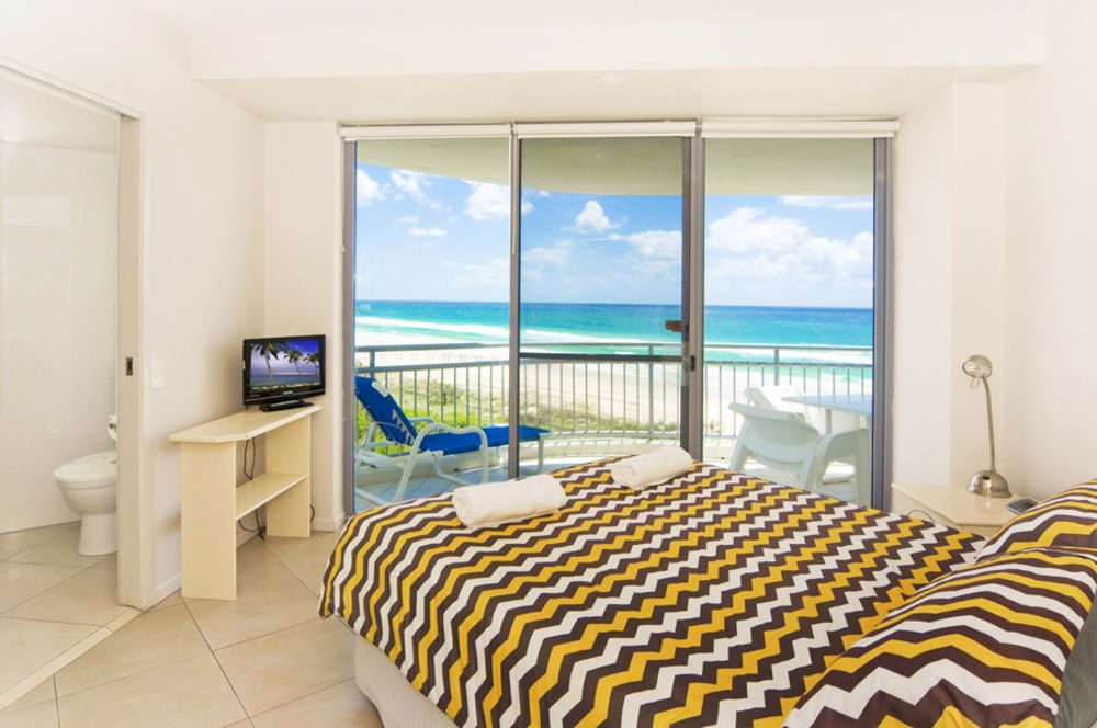 Oceanside Resort - Absolute Beachfront Apartments Gold Coast Exterior foto