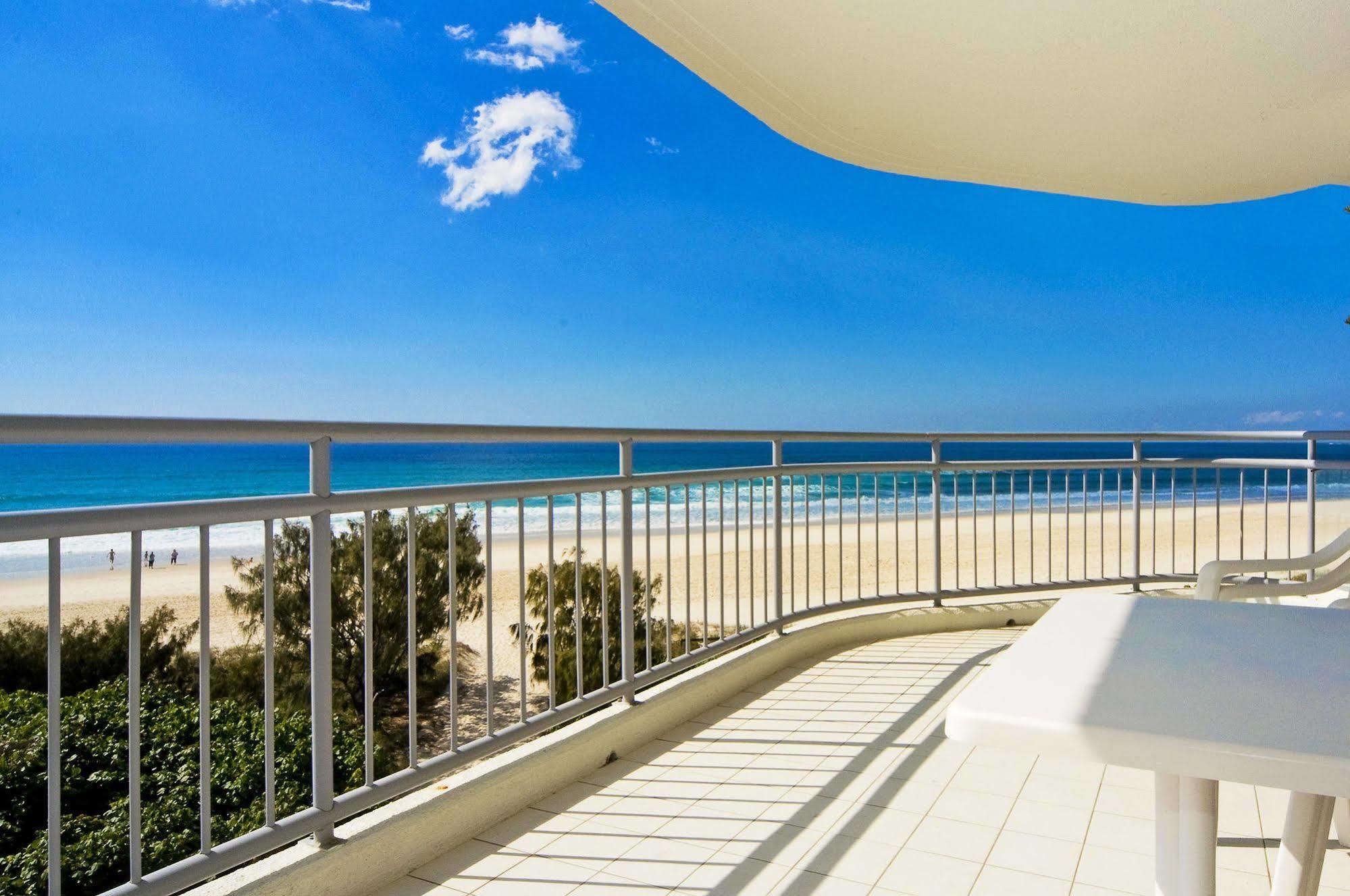 Oceanside Resort - Absolute Beachfront Apartments Gold Coast Exterior foto