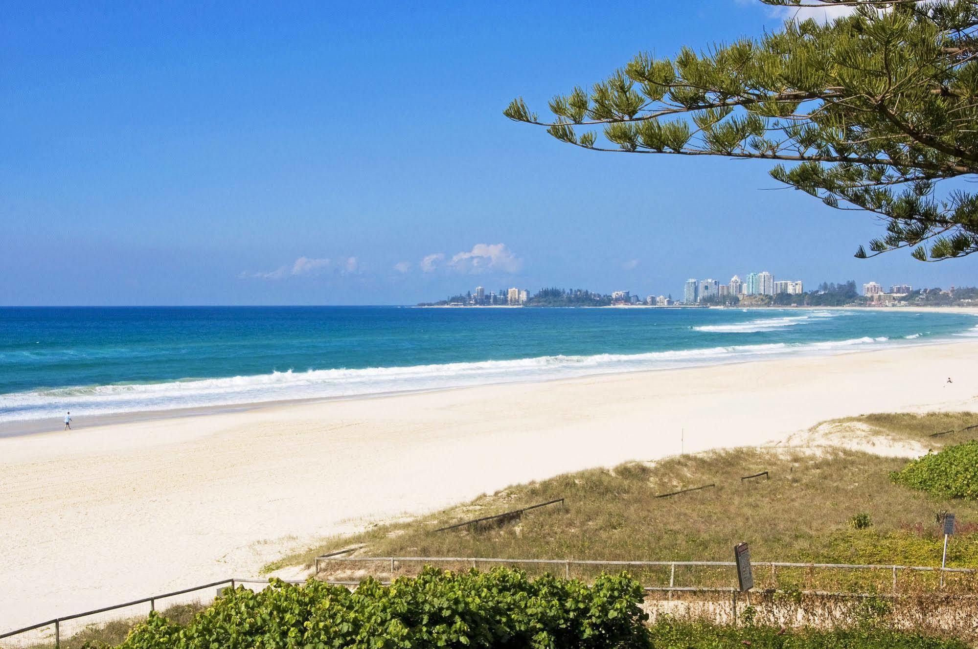 Oceanside Resort - Absolute Beachfront Apartments Gold Coast Exterior foto