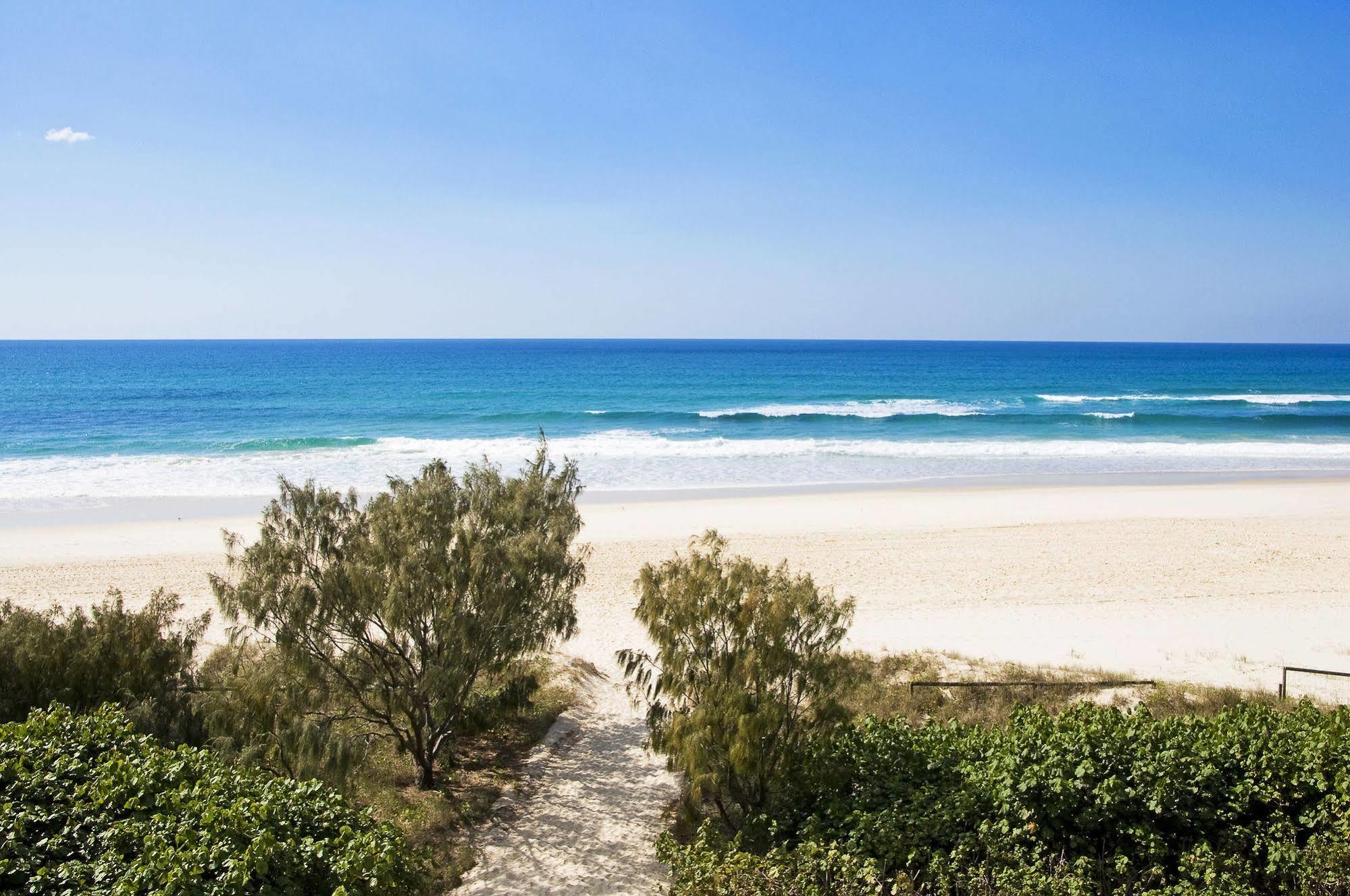 Oceanside Resort - Absolute Beachfront Apartments Gold Coast Exterior foto